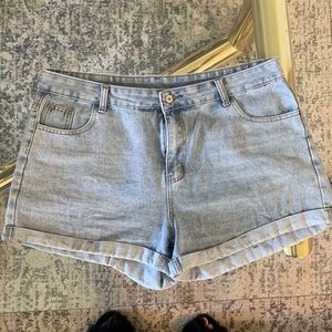 Women’s 2X Jean Short (Approx. Size 16-18)